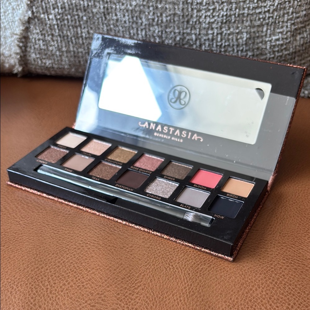 Anastasia Beverly Hills Sultry Eyeshadow Palette, 14 shades, NWT, Smoky
